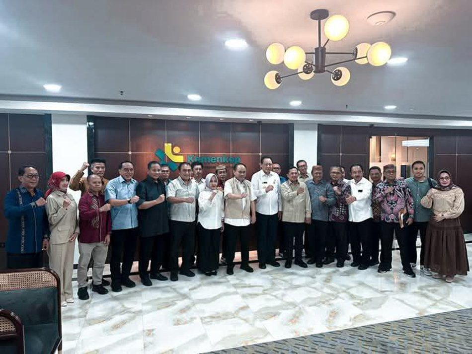 Pertemuan  DPRD Gorontalo dan Menteri Koperasi  dan UKM, Budi Arie Setiadi, yang juga  dihadiri oleh Wakil Ketua I DPRD Ridwan Monoarfa, Ketua Komisi II Mikson Yapanto, Gubernur Gorontalo.(F:I st)