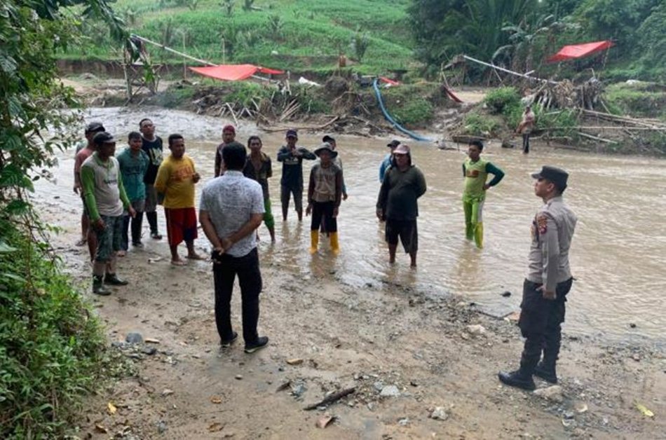 Operasi ini dilakukan saat patroli rutin yang dipimpin langsung oleh Kanit Reskrim Aipda Masrin Huwolo, SH, bersama anggota lainnya.(F:Hms-pol)