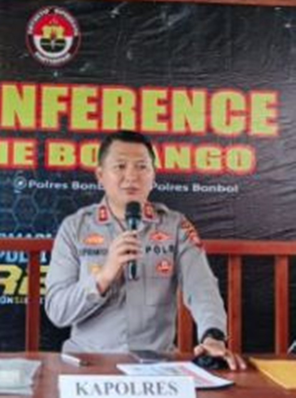 Kapolres Bone Bolango, AKBP Supriantoro, dalam konferensi pers.(F: hms-Pol)