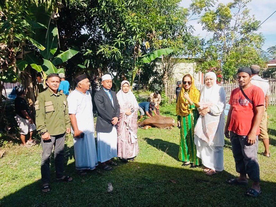 Anggota DPRD Provinsi Gorontalo Yeyen Sidiki Berkurban di Bone Bolango, Wujud Nyata Cinta untuk Rakyat.(F:Ist)