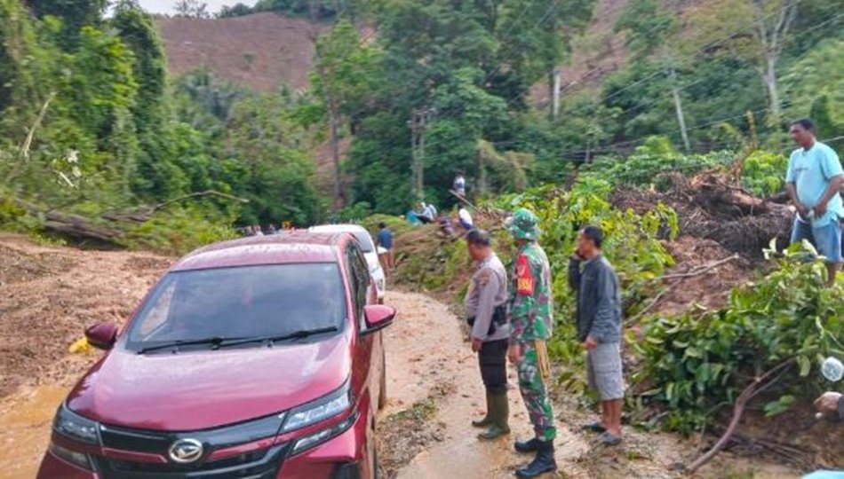 Berkat respons cepat personel TNI-Polri, situasi segera terkenda.(F:hms-Pol)