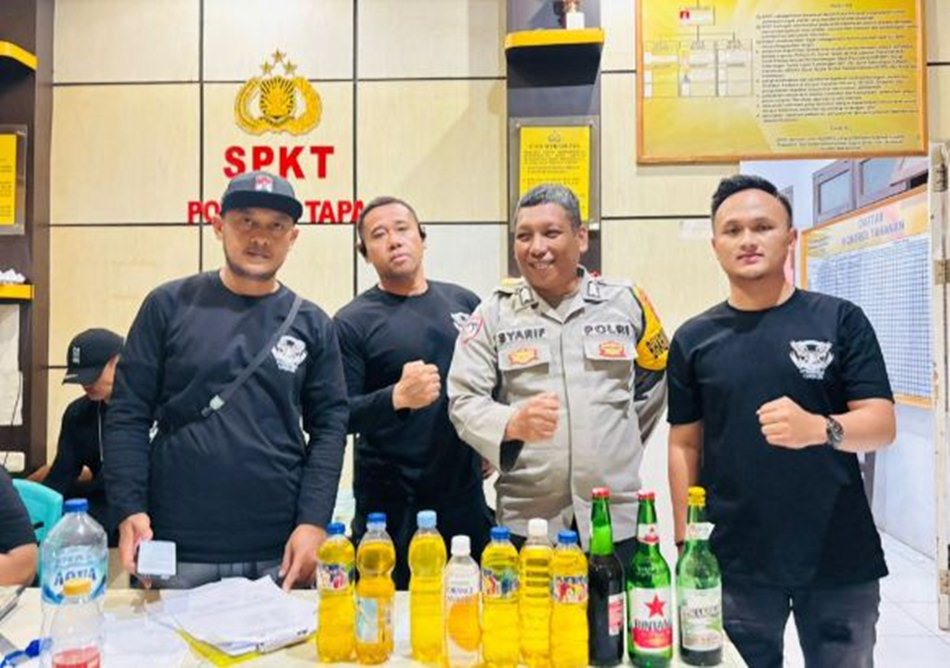 Seluruh barang bukti Miras kini diamankan di Mapolsek untuk proses hukum lebih lanjut.(F:Hms-Pol)