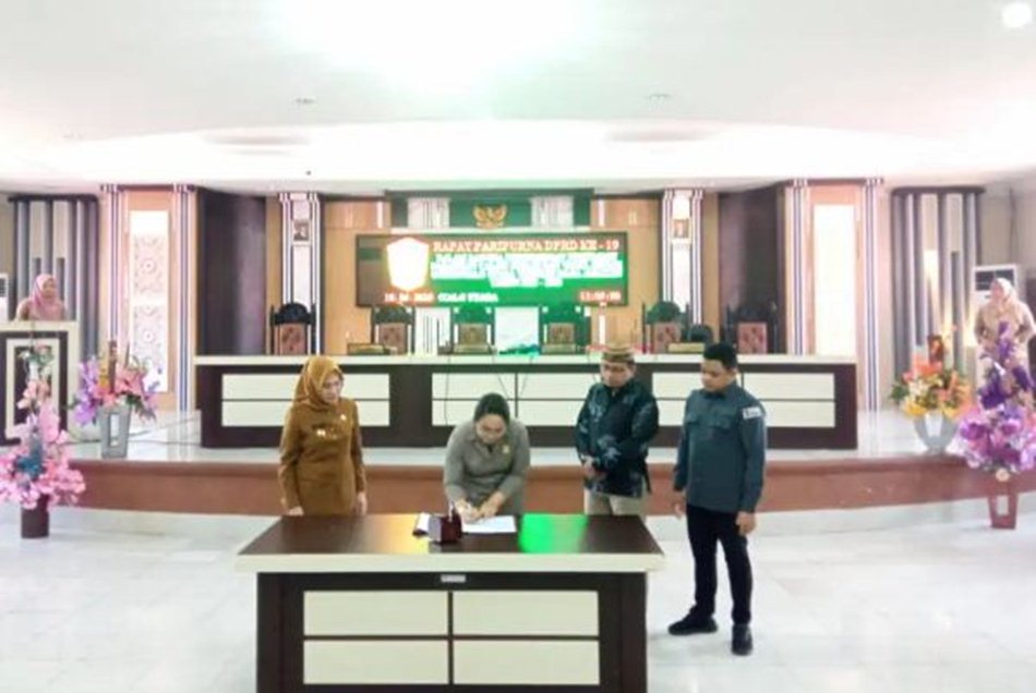 Rapat Paripurna ke-19 DPRD yang dipimpin Wakil Ketua I DPRD, Deisy Sandra M Datau resmi mengumumkan pasangan Thariq Modanggu dan Nurjana Hasan Yusuf sebagai Bupati dan Wakil Bupati terpilih.(F:Ist)