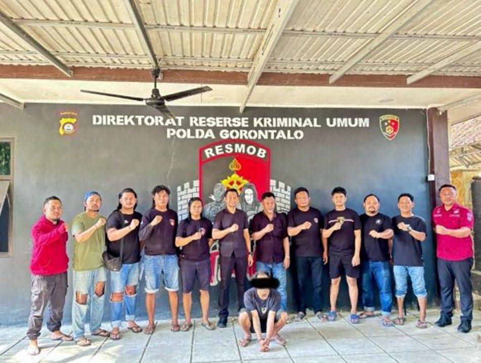 Pelaku saat diamankan Tim Opsnal Resmob Otanaha Polda Gorontalo. ( F:hms-Pol)