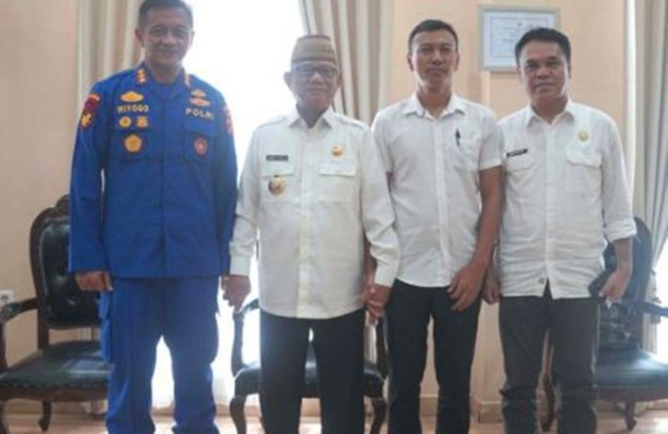 Bupati Bone Bolango, Ismet Mile,pertemuan bersama Direktur Polairud Polda  Gorontalo, Kombes Pol Wiyogo Pamungkas.(F:AKP)