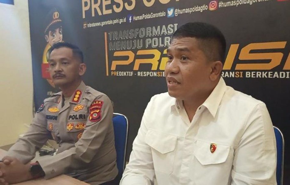 Dir Reskrimsus Polda Gorontalo, Kombes Pol Maruly Pardede didampingi Kabid Humas Polda Gorontalo, Kombes Pol Desmont Harjendro.(f: Hms-Pol)