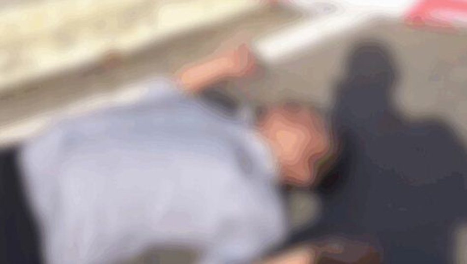 Korban Tersengat Listrik saat sedang memasang umbul-umbul Bank SulutGo di sekitar Bundaran Panua..(F:Ist)