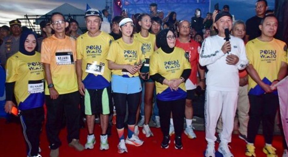 Semarak Pohuwato Half Marathon 2025 atas kehadiran selebriti nasional seperti Gisella Anastasia, Momo Geisha.(F:ist)