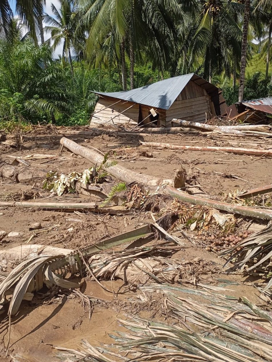 Kondisi longsor yang terjadi di Desa Desa Tangga Barito, Kecamatan Dulupi, Kabupaten Boalemo.(F:ist)