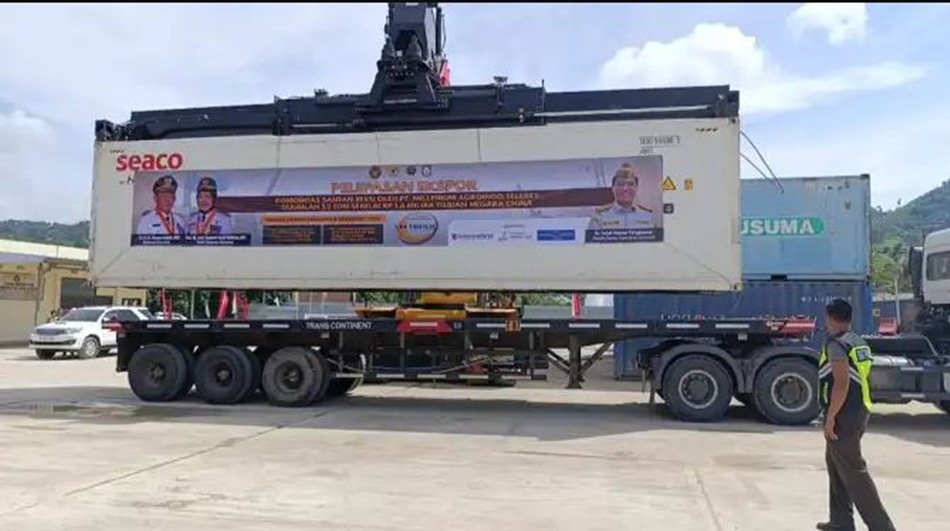 Sebanyak 52 ton santan kelapa beku senilai Rp1,6 miliar resmi diberangkatkan menuju  China, langsung dari tanah Gorontalo.(F: Ist)