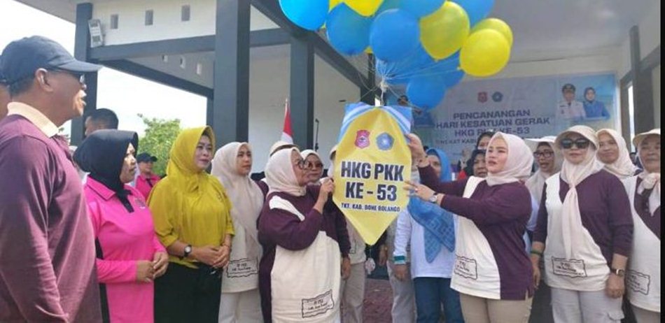 Suasana pembukaan peringatan Hari Kesatuan Gerak (HKG) PKK ke-53 tingkat kabupaten, yang digelar meriah di Alun-Alun Bone Bolango.(F:AKP)