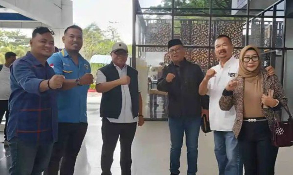 Bupati dan Wakil Bupati Gorontalo Utara saat berangkat  menuju Jakarta.(F:Ist)