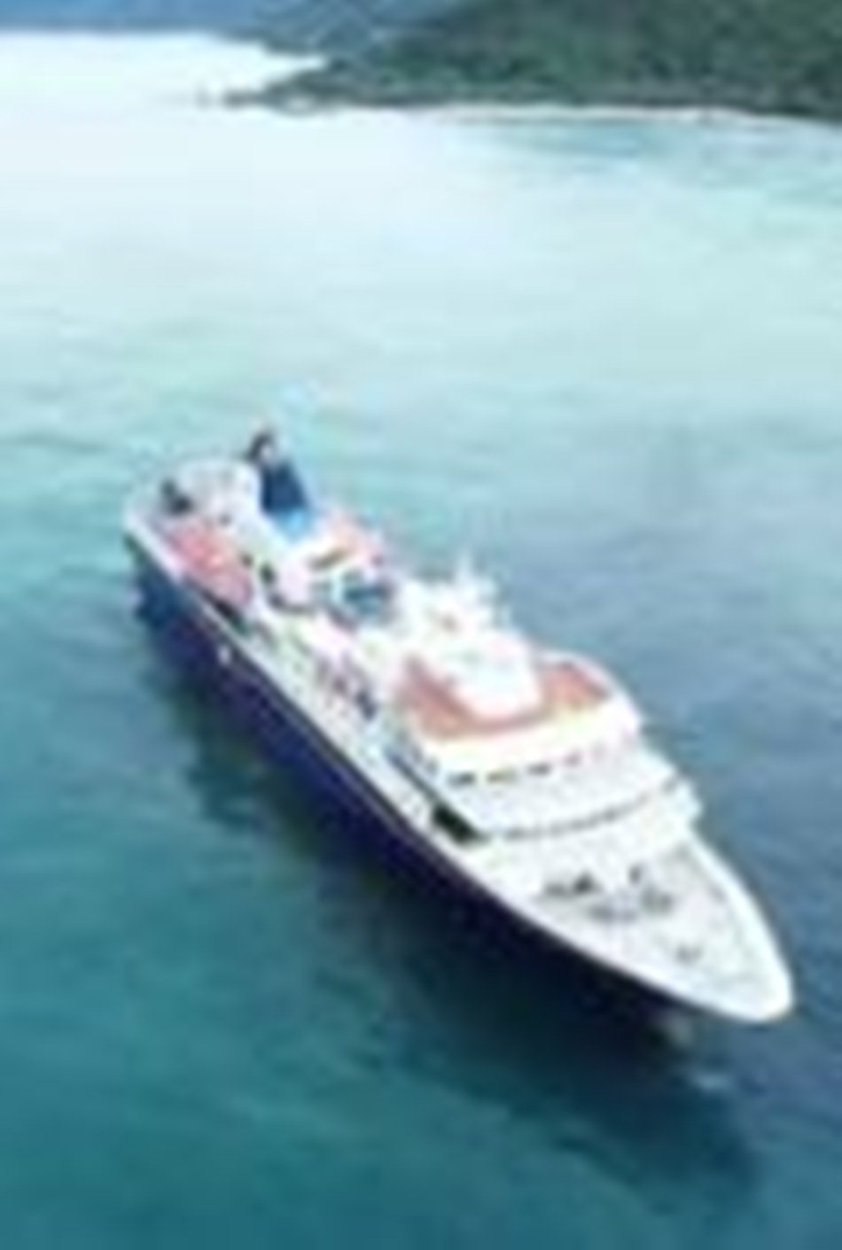 Kapal pesiar MV Heritage Adventurer berlabuh di perairan Botubarani, Kecamatan Kabila Bone, Kabupaten Bone Bolango.(F:ist)
