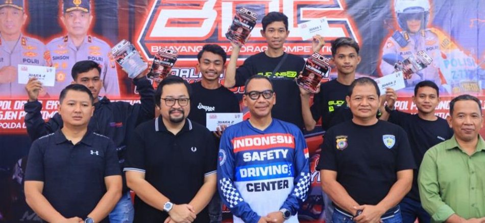 Bhayangkara Drag Competition resmi ditutup Kepala Biro Operasi (Karo Ops) Polda Gorontalo, Kombes Pol. Pramono Jati, S.IK, MT,.(F: Hms-Pol)