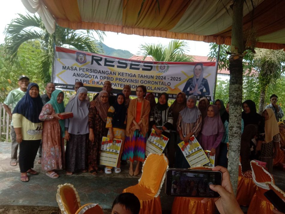 Reses anggota DPRD Provinsi Gorontalo dari Dapil Bone Bolango, Yeyen Sidiki, di Desa Duano, Kecamatan Suwawa.(F:ist)