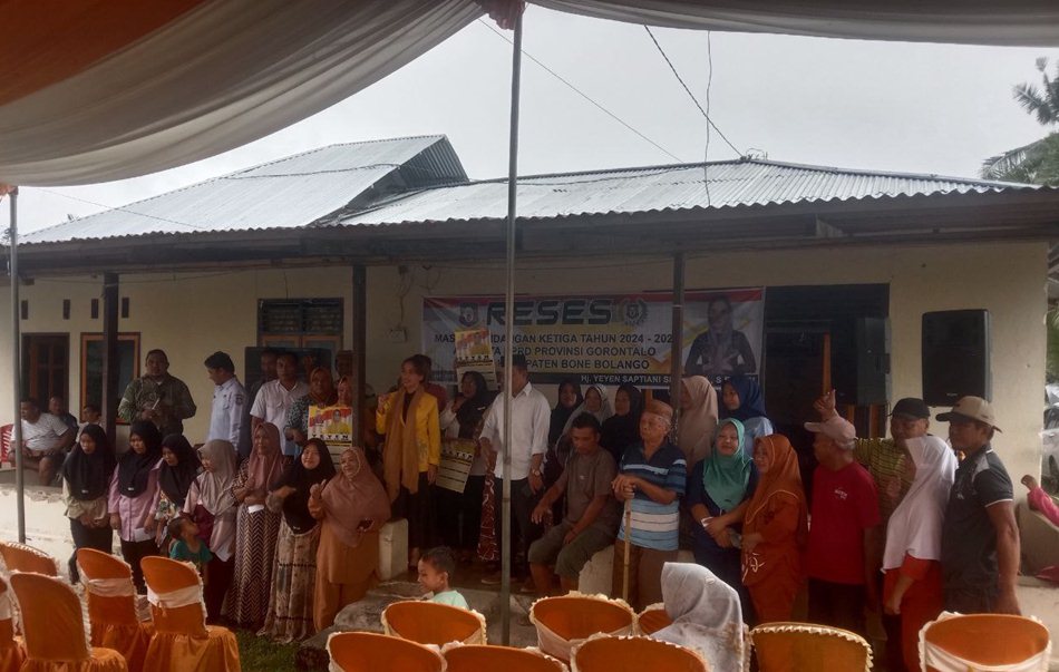 reses hari kedua anggota DPRD Provinsi Gorontalo, Yeyen Sidiki,di Desa Toto Selatan, Kecamatan Tilongkabila.(F:Ist)