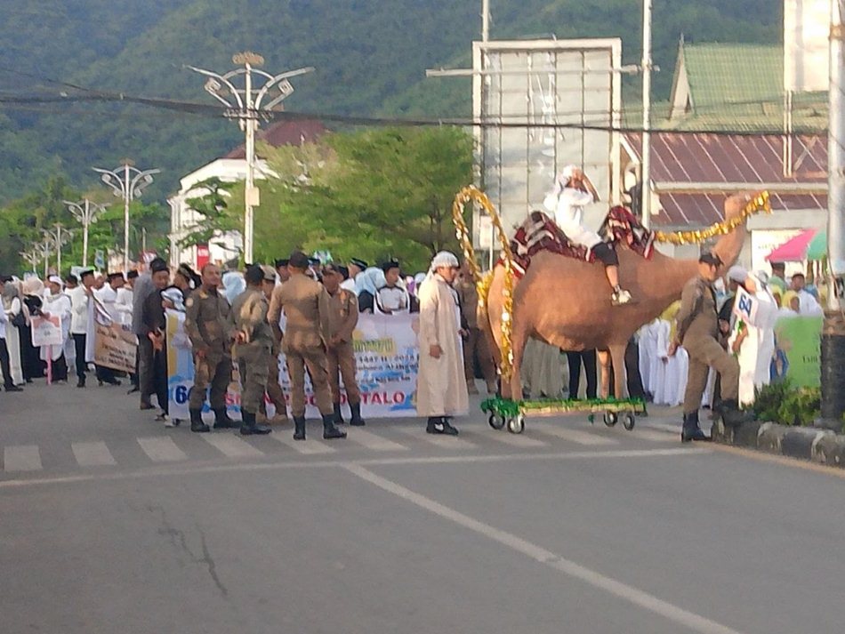 ribuan   warga dari berbagai kalangan mengikuti Pawai Akbar memperingati Tahun Baru Islam 1  Muharam 1447 Hijriah.(F:Ist)