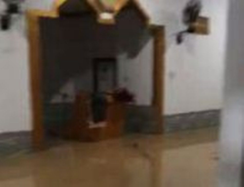 Sala satu mesjid terdampak  banjir (F:ist)