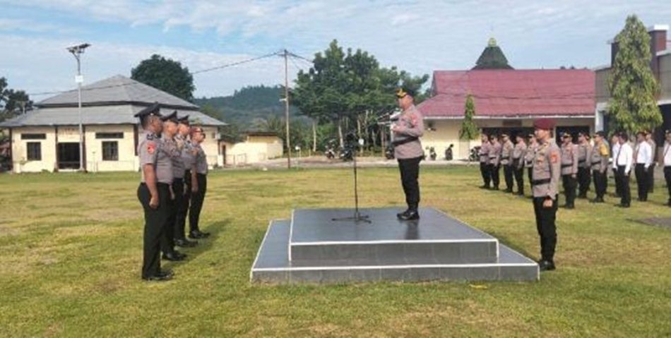 Upacara berlangsung penuh khidmat dan dipimpin langsung oleh Kapolres Boalemo, AKBP Sigit Rahayudi, S.IK, selaku Inspektur Upacara.(F:Hms-pol)