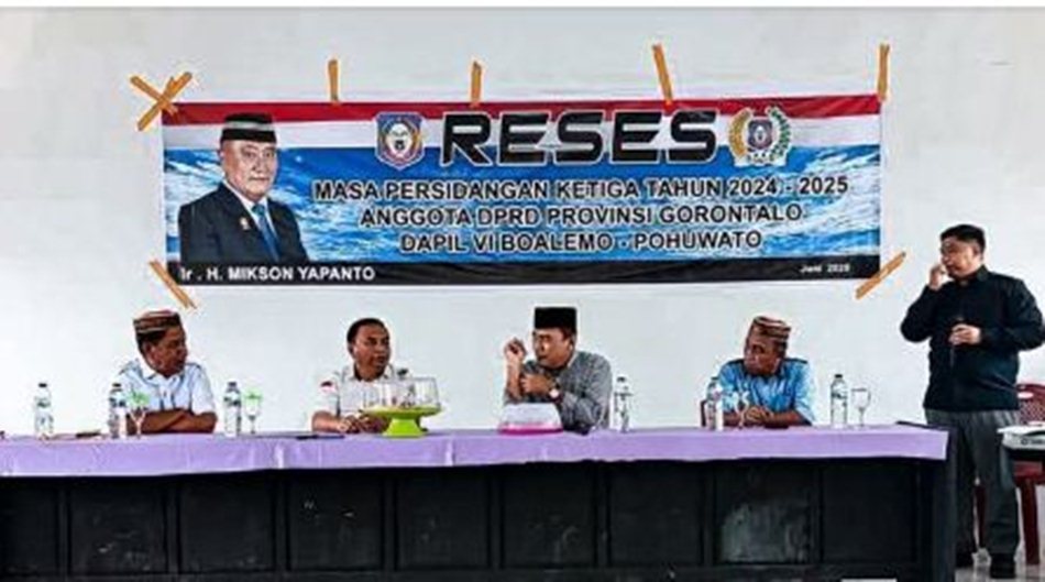 Anggota DPRD Provinsi Gorontalo, Mikson Yapanto, menggelar  tatap muka dalam agenda reses. >( F:Hms)
