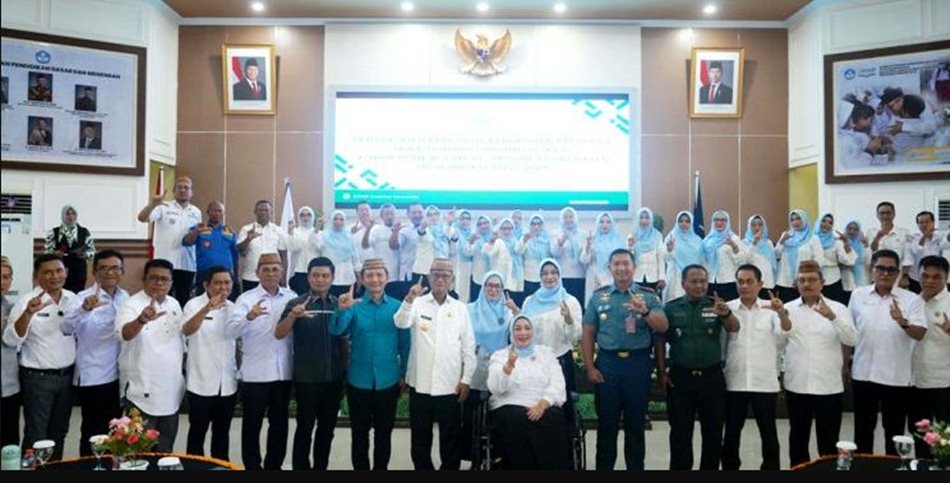 Yayu Alamri Pulukadang resmi dilantik sebagai Ketua Kerukunan Keluarga Jaton Indonesia (KKJI) Bone Bolango.(F:akp)