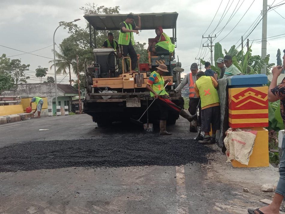 Proyek penggantian Jembatan Topolo, yang menghubungkan Desa Datahu dan Tolotio, Kecamatan Tibawa, Kabupaten Gorontalo.(F: GpJp)