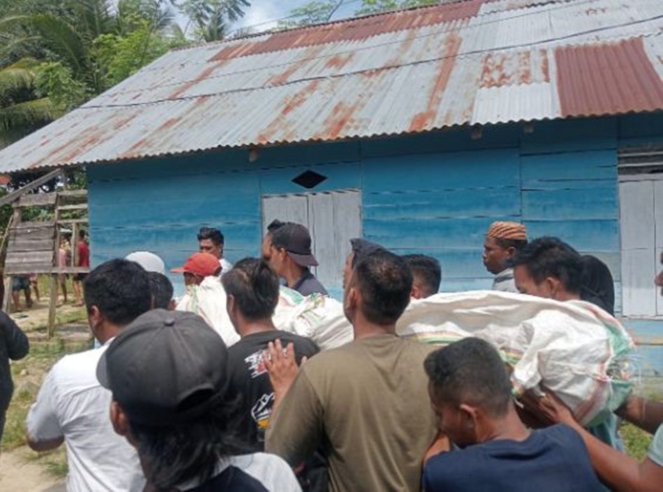 Suasana pemakaman korban (F:Ist)