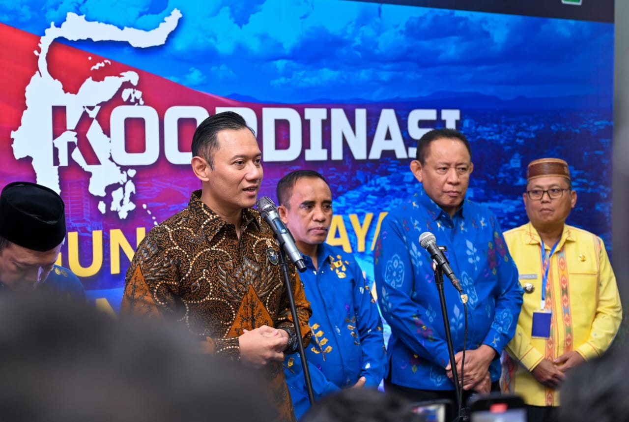 Gubernur Gorontalo Gusnar Ismail dan Menteri Koordinator Bidang Infrastruktur dan Pembangunan Kewilayahan, Agus Harimurti Yudhoyono./beritagorontaloprov