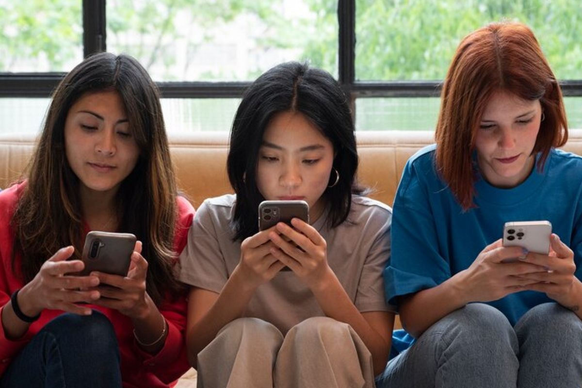 ilustrasi kecanduan gadget