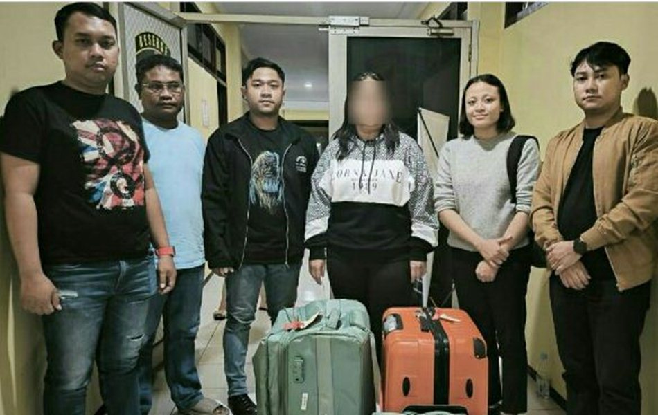 Setelah bertahun-tahun buron, perempuan berinisial VL (55)   akhirnya berhasil diamankan Direktorat Reserse Kriminal Umum (Ditreskrimum) Polda Sulawesi Utara. (F: Hms-Pol)