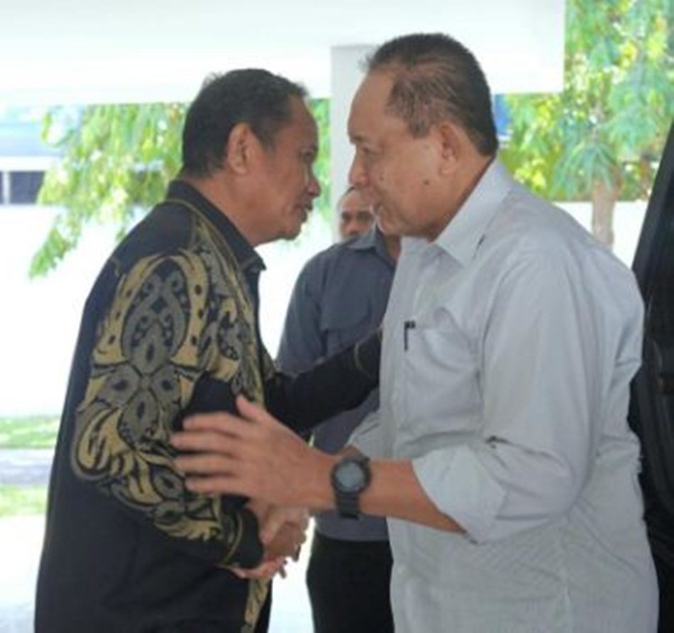keakraban  Gubernur Gusnar danWakil  Ketua DPRD Provinsi Gorontalo,   Ridwan Monoarfa.(F: ist)
