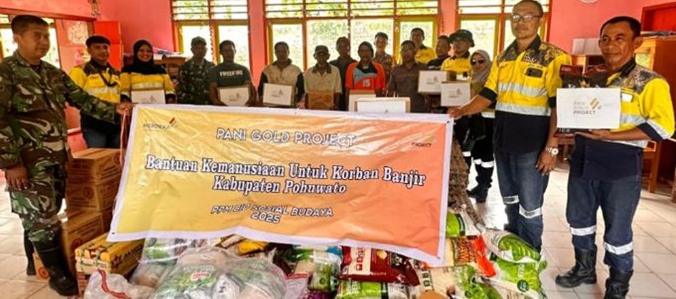 Pani Gold Project, Bantu Warga Desa Tuweya yang Dilanda Banjir .(F: hms)