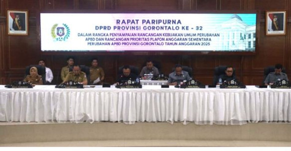 resmi dokumen rancangan perubahan tersebut oleh Ketua DPRD Thomas Mopili
