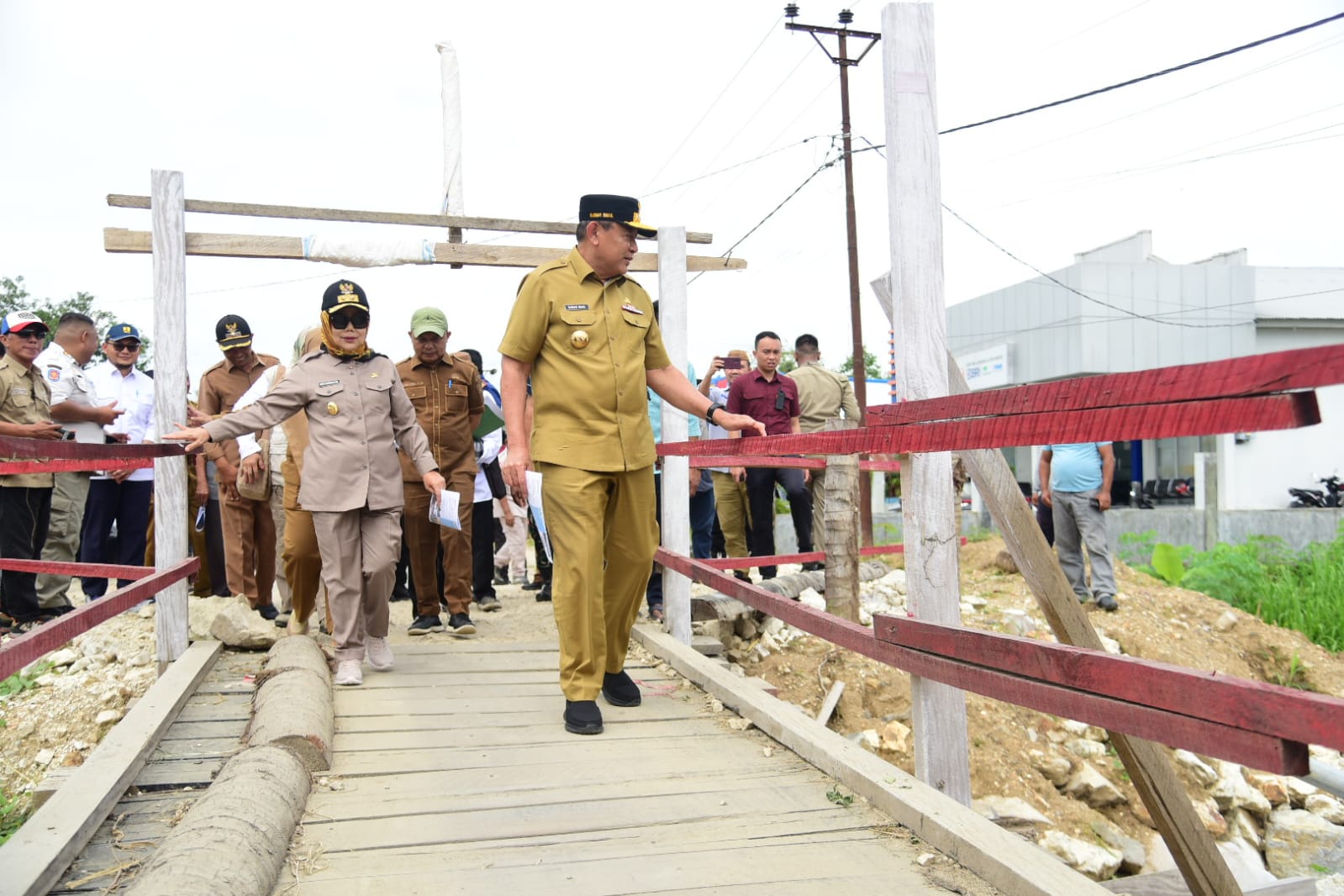 Gubernur Gorontalo Gusnar Ismail bersama Wakil Gubernur Idah Syahidah Rusli Habibie.(Foto- Ryan Diskominfotik).