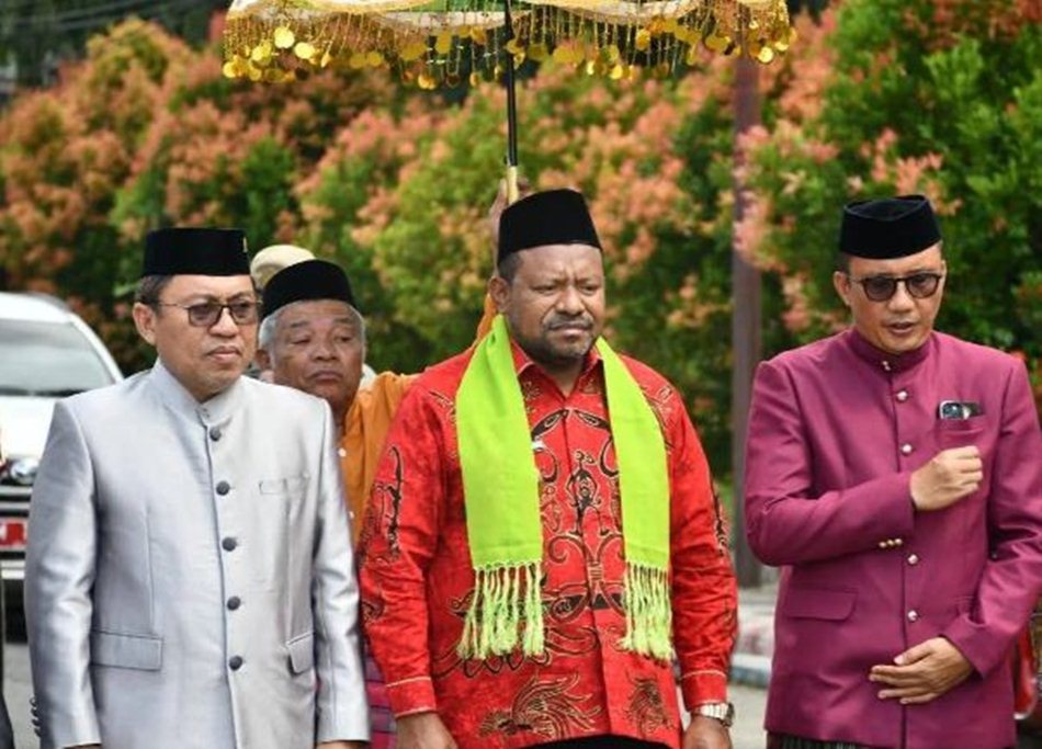 Prosesi adat Mopotilolo menjadi pembuka kunjungan Wakil Gubernur Papua Barat  Daya, Ahmad Nausrau.(F:Humas)