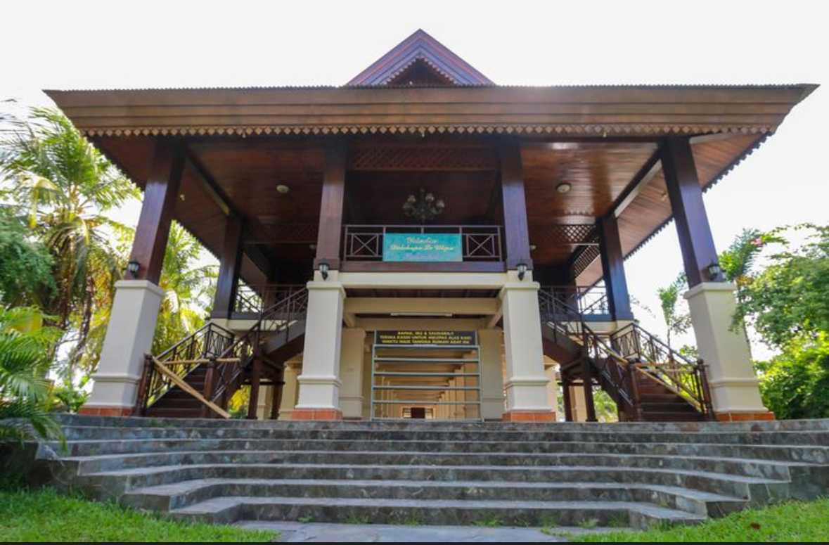 Dulohupa, rumah adat yang berasal dari Kelurahan Limba, Kecamatan Kota Selatan, Kota Gorontalo, Provinsi Gorontalo .(SHUTTERSTOCK/Affandi Rahman Halim)