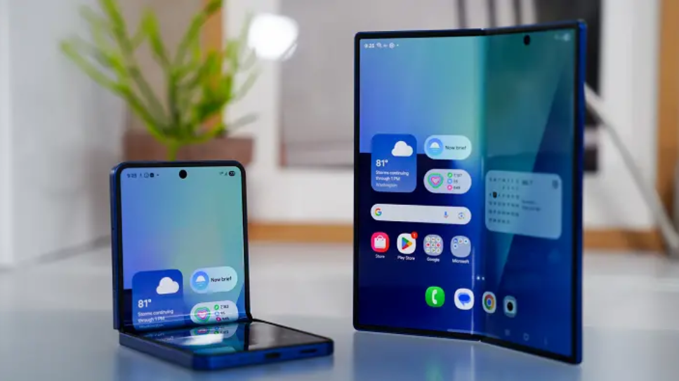 Tampilan Iphone Foldable yang diperkirakan akan mirip dengan Samsung Galaxy Z Fold 7
