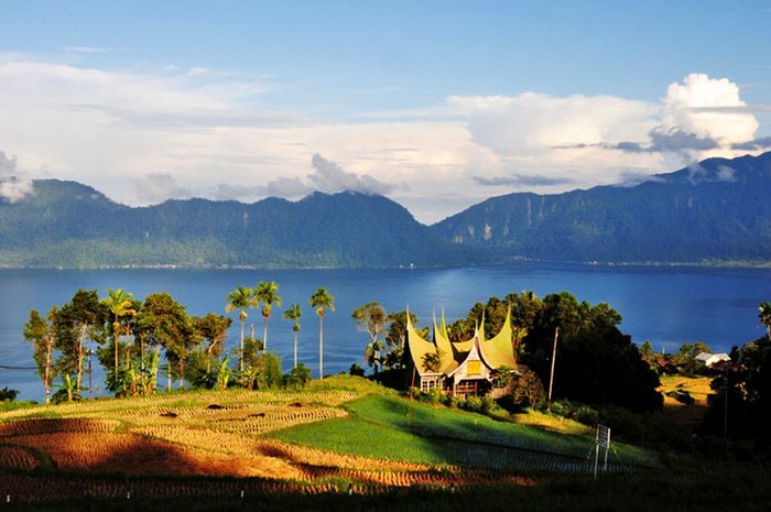 Danau Maninjau Sumatera Barat