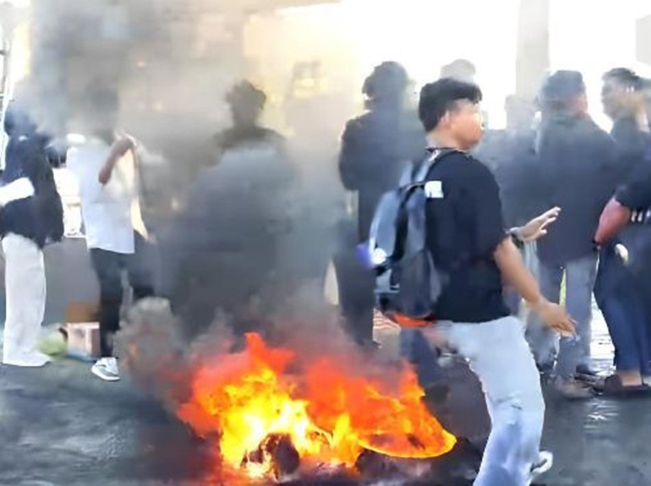 Suasana saat aksi demo HMI di Polres Pohuwato protes soal lingkungan (F:ist)