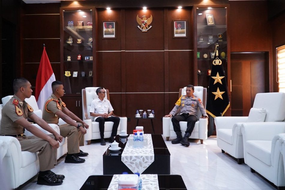 momen silaturahmi bersama masyarakat di Lobby Presisi Mapolda.(F: Hms-Pol)