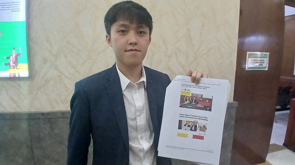 Kimham melampirkan bukti   kedekatan calon pengurus dengan pengacara pemohon dalam materi jawaban. (Lugas Wicaksono/Jawa Pos)