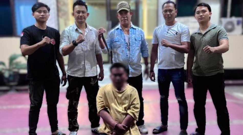 Selain mengamankan pelaku, polisi juga menyita barang bukti berupa pisau yang digunakan saat kejadian.(F:Hms-Pol)