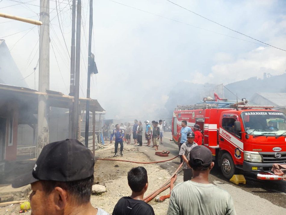Dua rumah warga dan satu unit ruko milik pemerintah desa ludes terbakar dalam peristiwa Kebakaran di Pasar DesaPangi Dulupi(F:Ist)