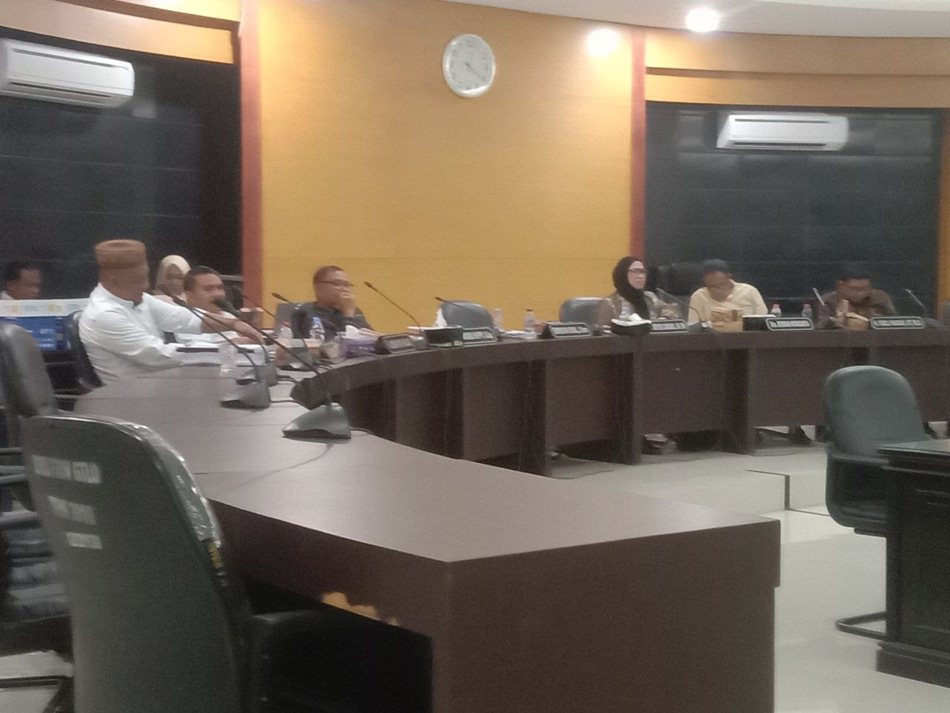 Komisi II DPRD Provinsi Gorontalo membahas Kebijakan Umum Anggaran 2026 bersama OPD mitra Komisi II.(F:Gp-JP)