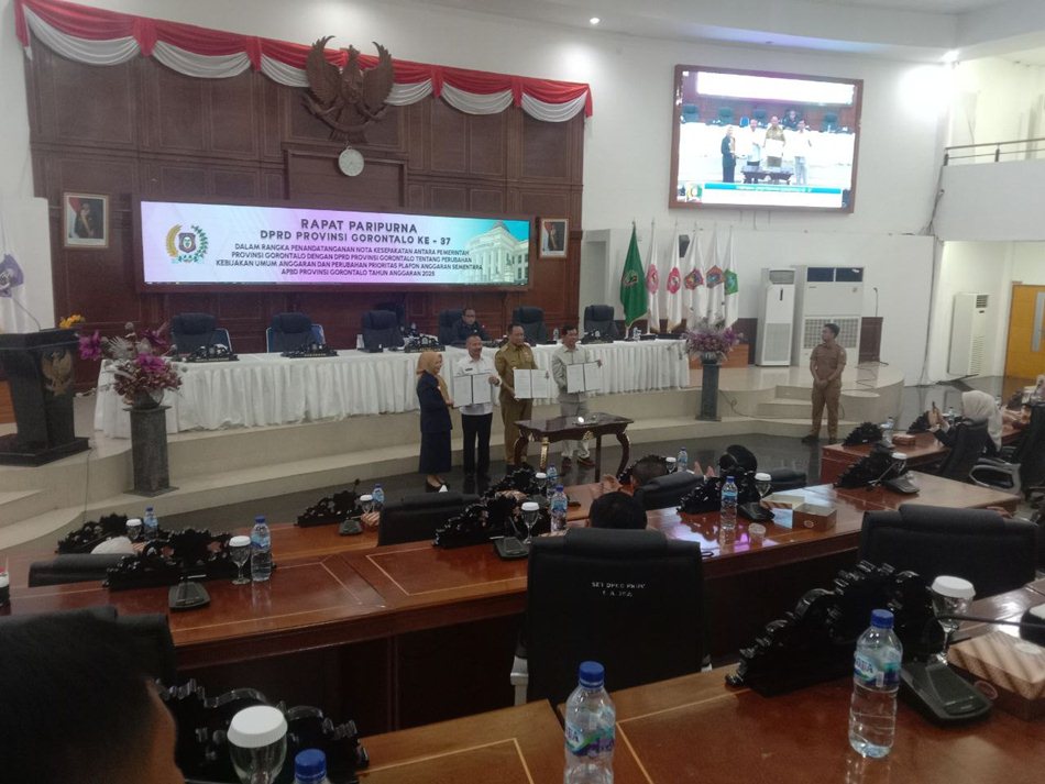 Paripurna penandatanganan Nota Kesepakatan antara Pemerintah  Provinsi dan DPRD Gorontalo terkait KUA serta PPAS Tahun Anggaran 2025.(F:ist)  Prioritas Plafon Anggaran Sementara (P