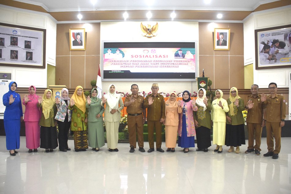 Kegiatan Sosialisasi Pencegahan Kekerasan Terhadap Perempuan dan Anak yang  Diintegrasikan dengan Pemeriksaan Kesehatan di Aula BPMP Provinsi Gorontalo (F.AKP)