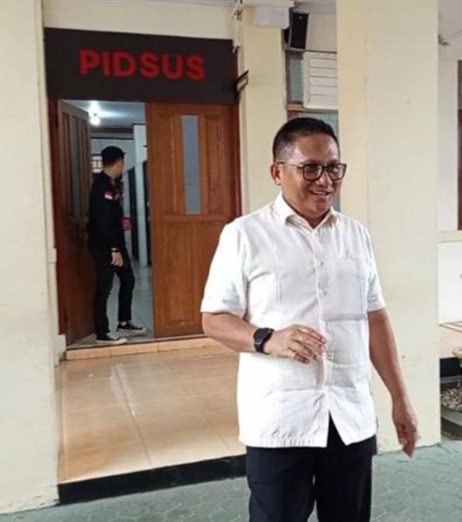 Mantan Wali Kota Gorontalo, Marten Taha, kembali menjalani pemeriksaan di Kejaksaan Tinggi (Kejati) Gorontalo selama 7 Jam.(F:Is t)
