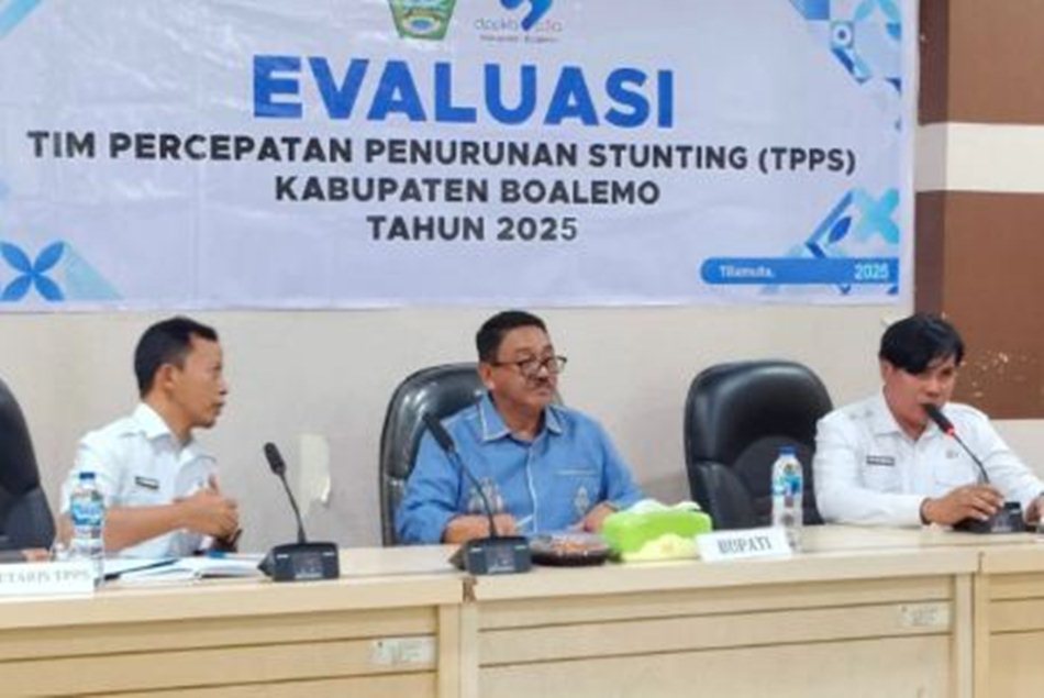 Bupati Boalemo, Rum Pagau, saat membuka Rapat Evaluasi Tim Percepatan Penurunan Stunting (TPPS) di Aula Bappeda Boalemo.(F:Hms)