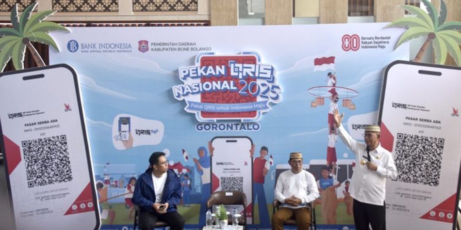 Bupati Ismet Mile didampingi Sekda Iwan Mustapa dan Plh Kepala Perwakilan Bank   Indonesia Provinsi Gorontalo, M. Andi Destrian menghadiri dan membuka kegiatan QRIS Jelajah Budaya Indonesia . (F:AKP)
