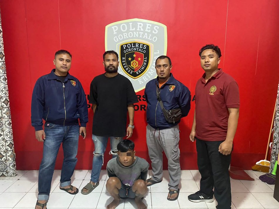 pelaku dan barang bukti kini diamankan di Sat Reskrim Polres Gorontalo..(F:Hms-Pol)